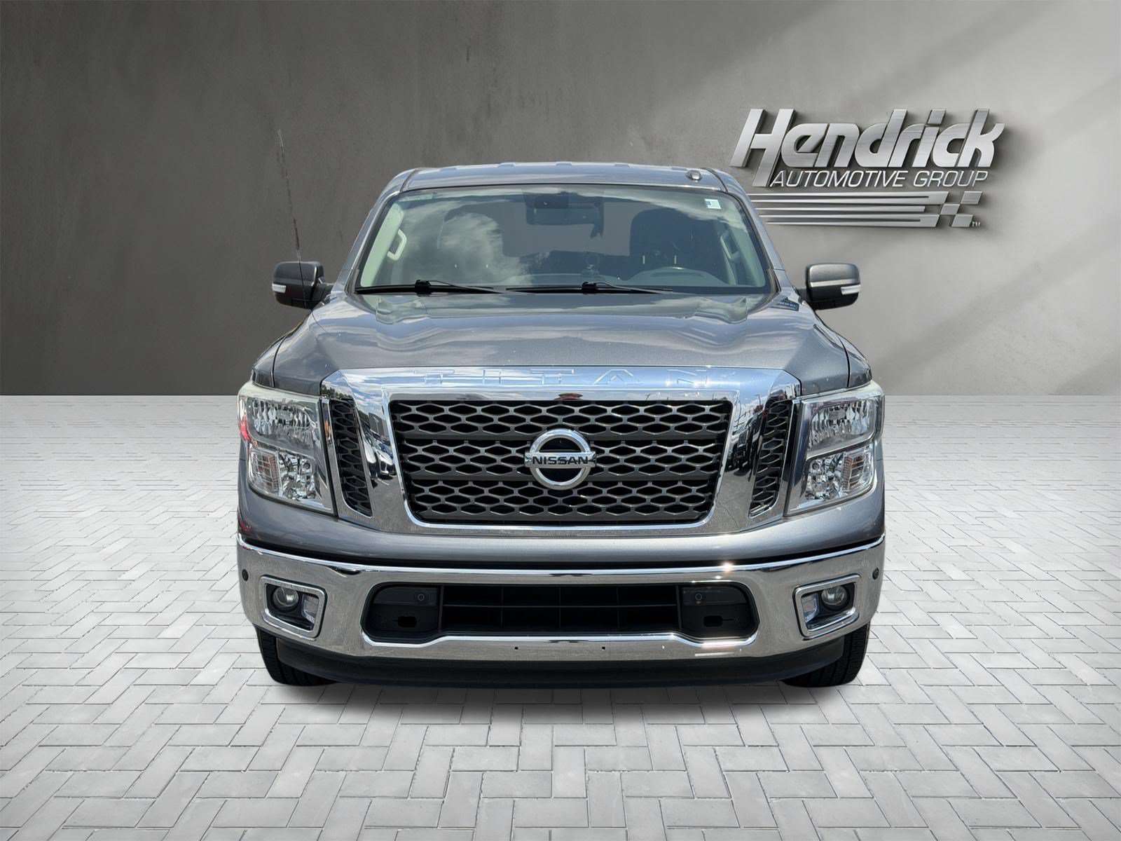 Used 2017 Nissan Titan SV RWD image 3
