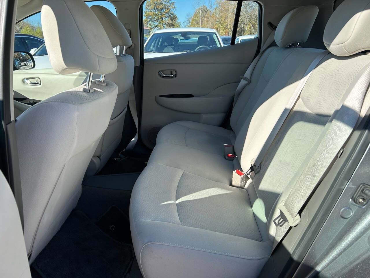 Used 2014 Nissan Leaf SV w/ LED & Quick Charge Package image 9