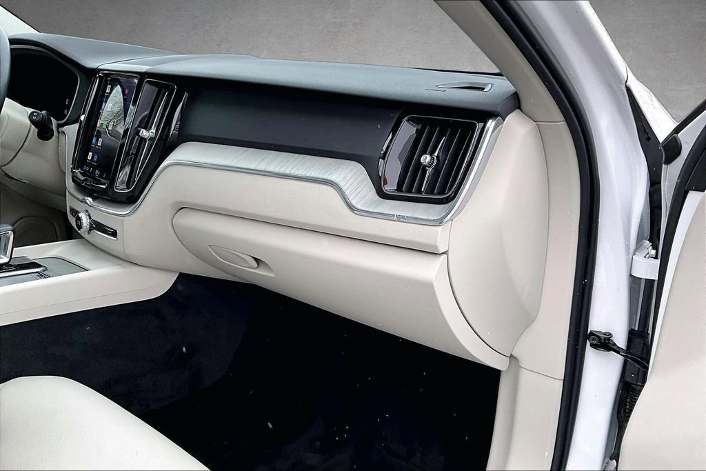 Certified 2023 Volvo XC60 B5 Plus image 25