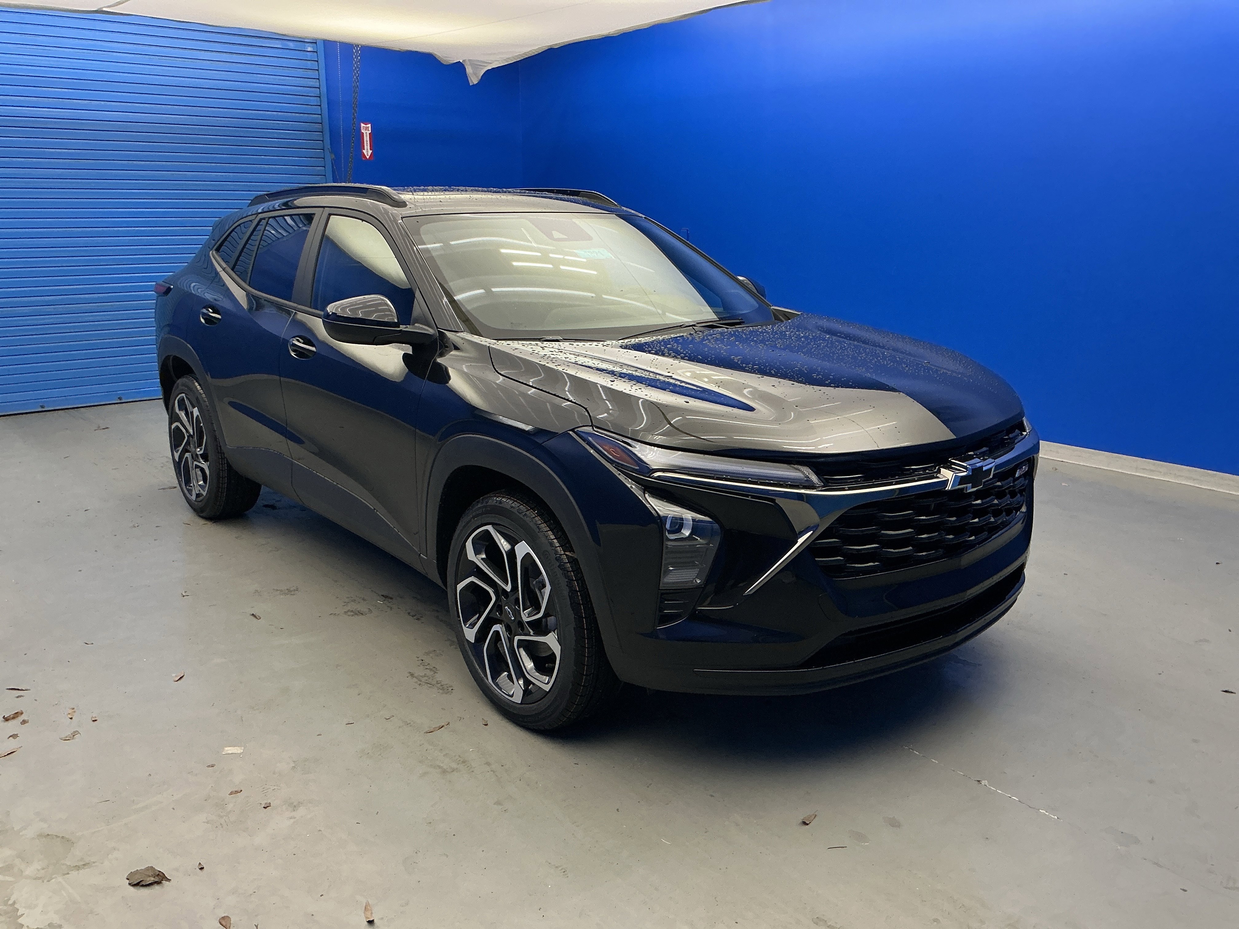 Used 2026 Chevrolet Trax RS w/ Sunroof Package FWD image 2