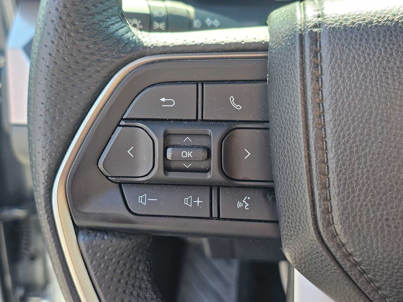 Certified 2025 Toyota Tacoma TRD Off-Road AWD/4WD image 28