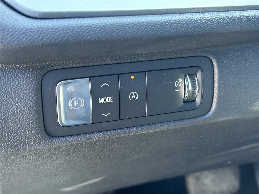 Used 2025 Chevrolet Traverse LT image 28