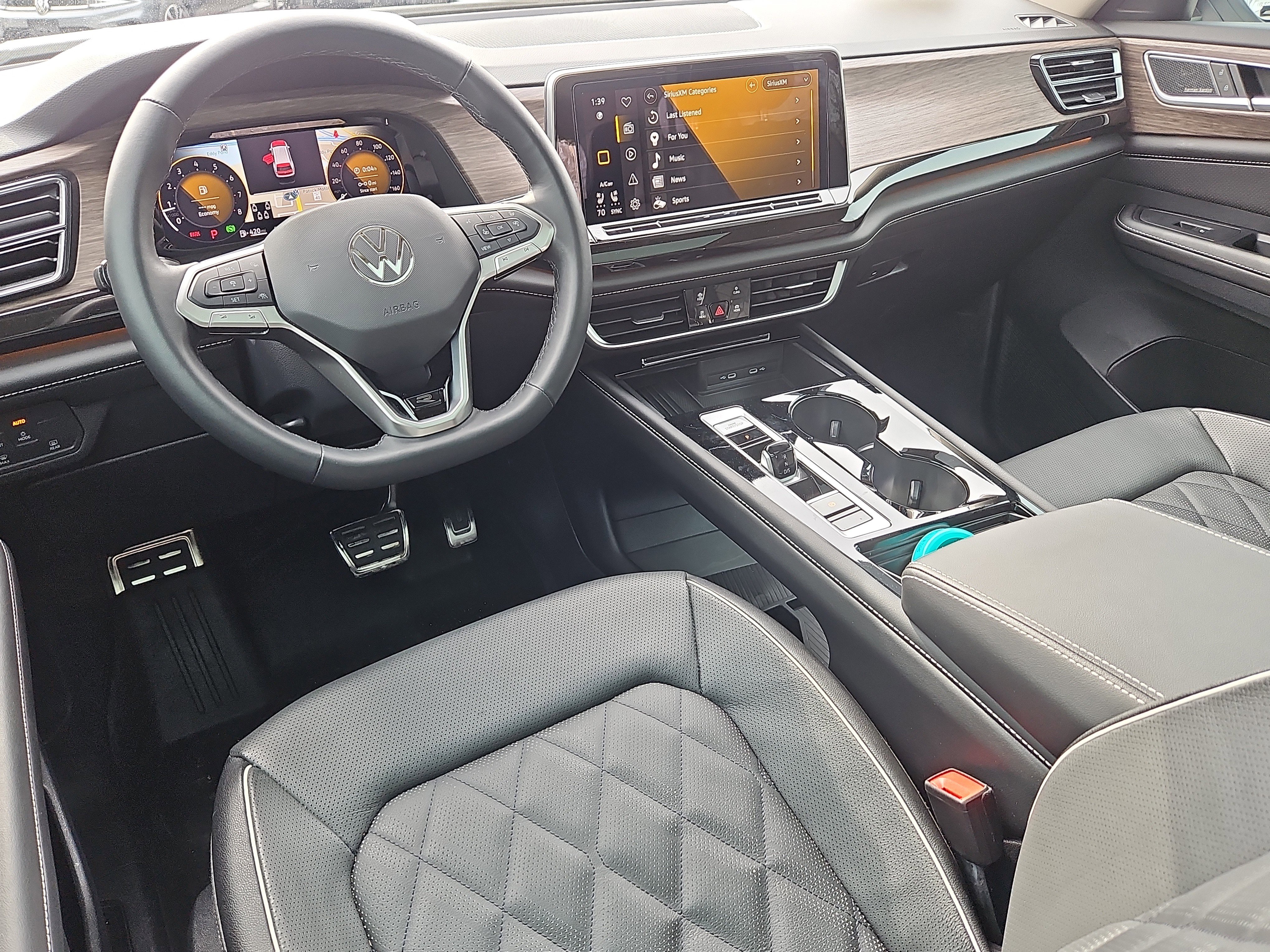 Certified 2025 Volkswagen Atlas SEL Premium R-Line image 3