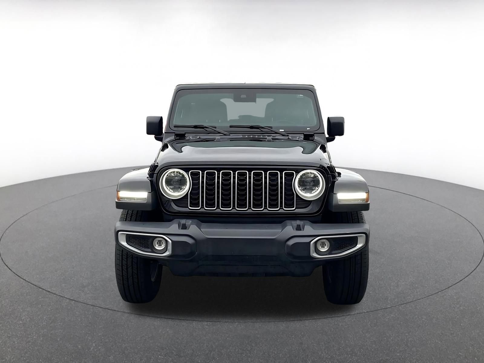 Used 2025 Jeep Wrangler Sahara image 4