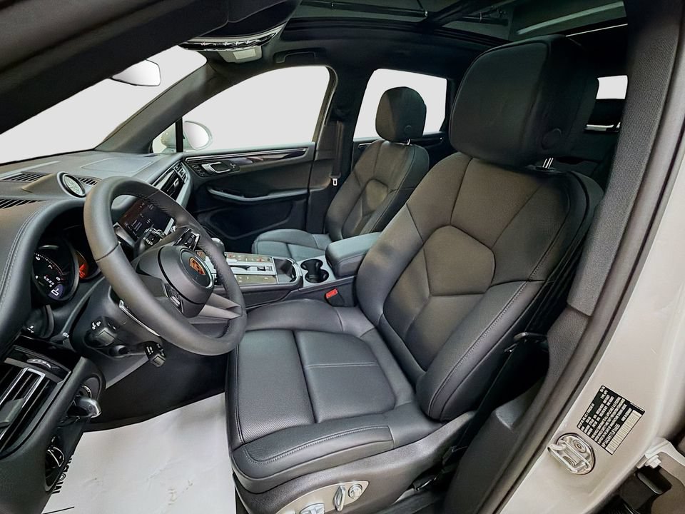 New 2026 Porsche Macan AWD/4WD image 5