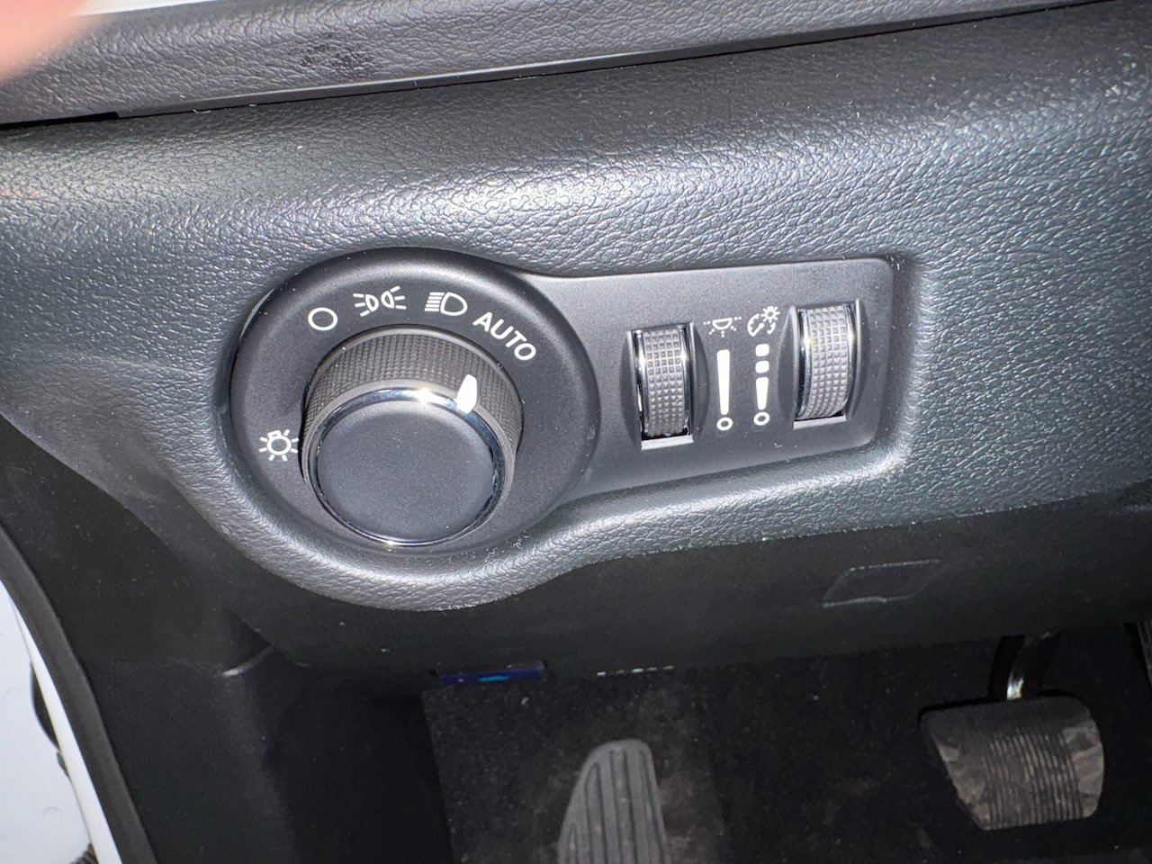New 2026 Chrysler Voyager LX FWD image 14