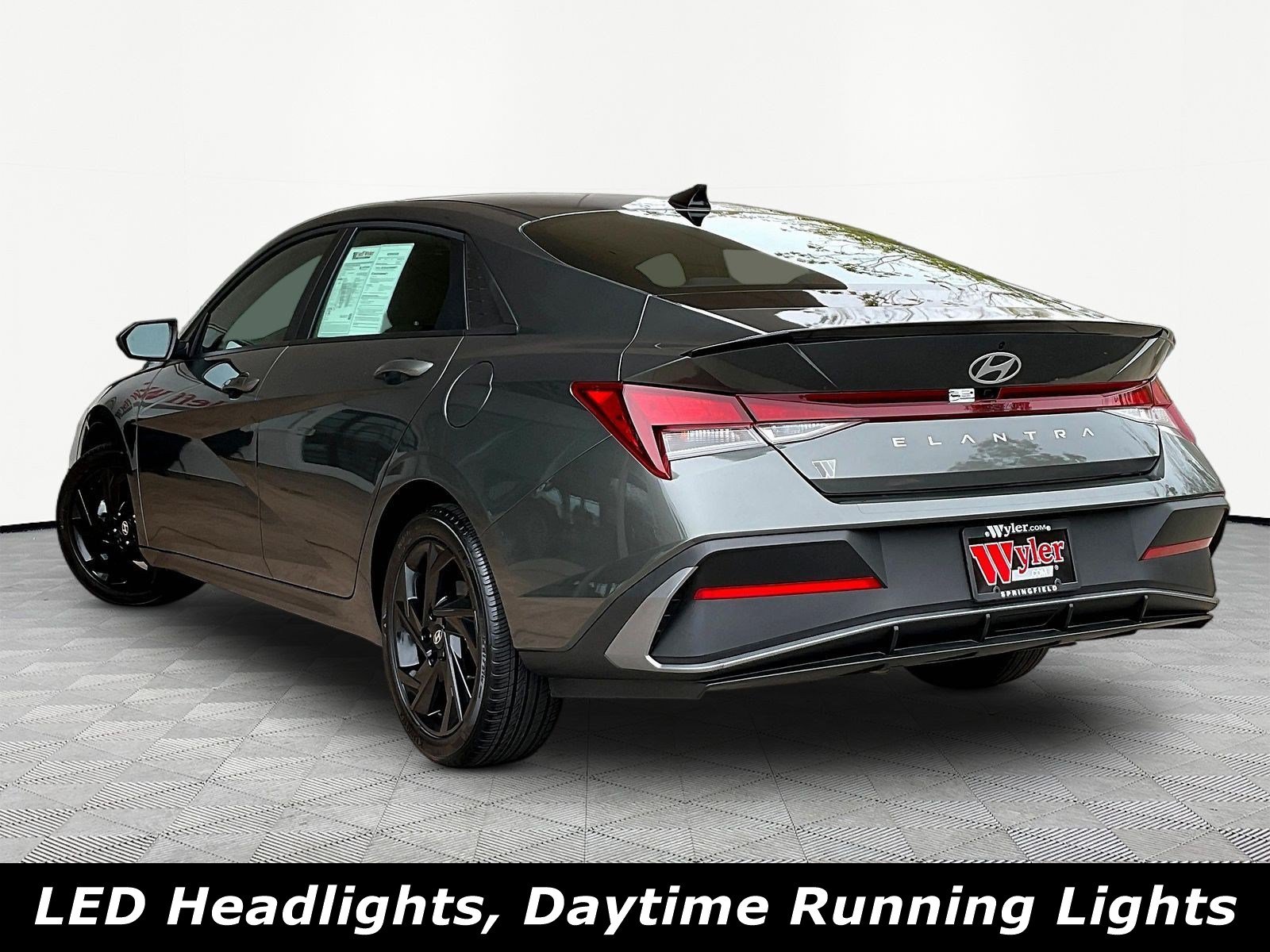 Used 2026 Hyundai Elantra Sport w/ Cargo Package FWD image 4
