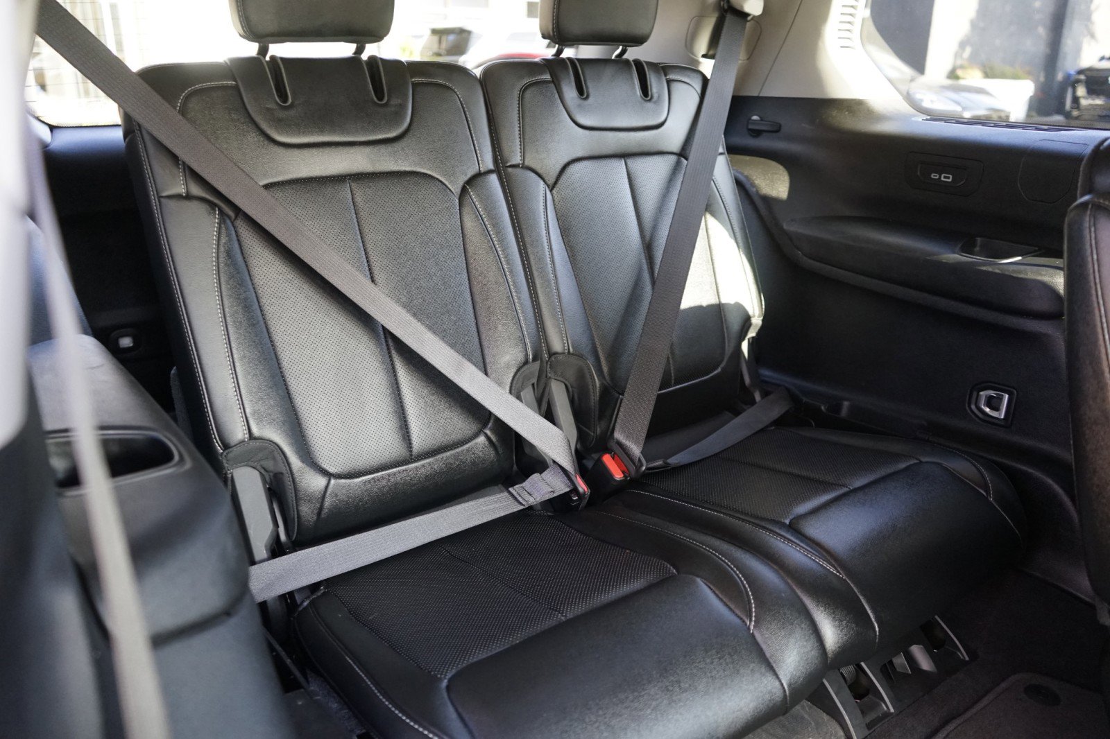 Used 2023 Jeep Grand Cherokee L Limited w/ Luxury Tech Group II image 21