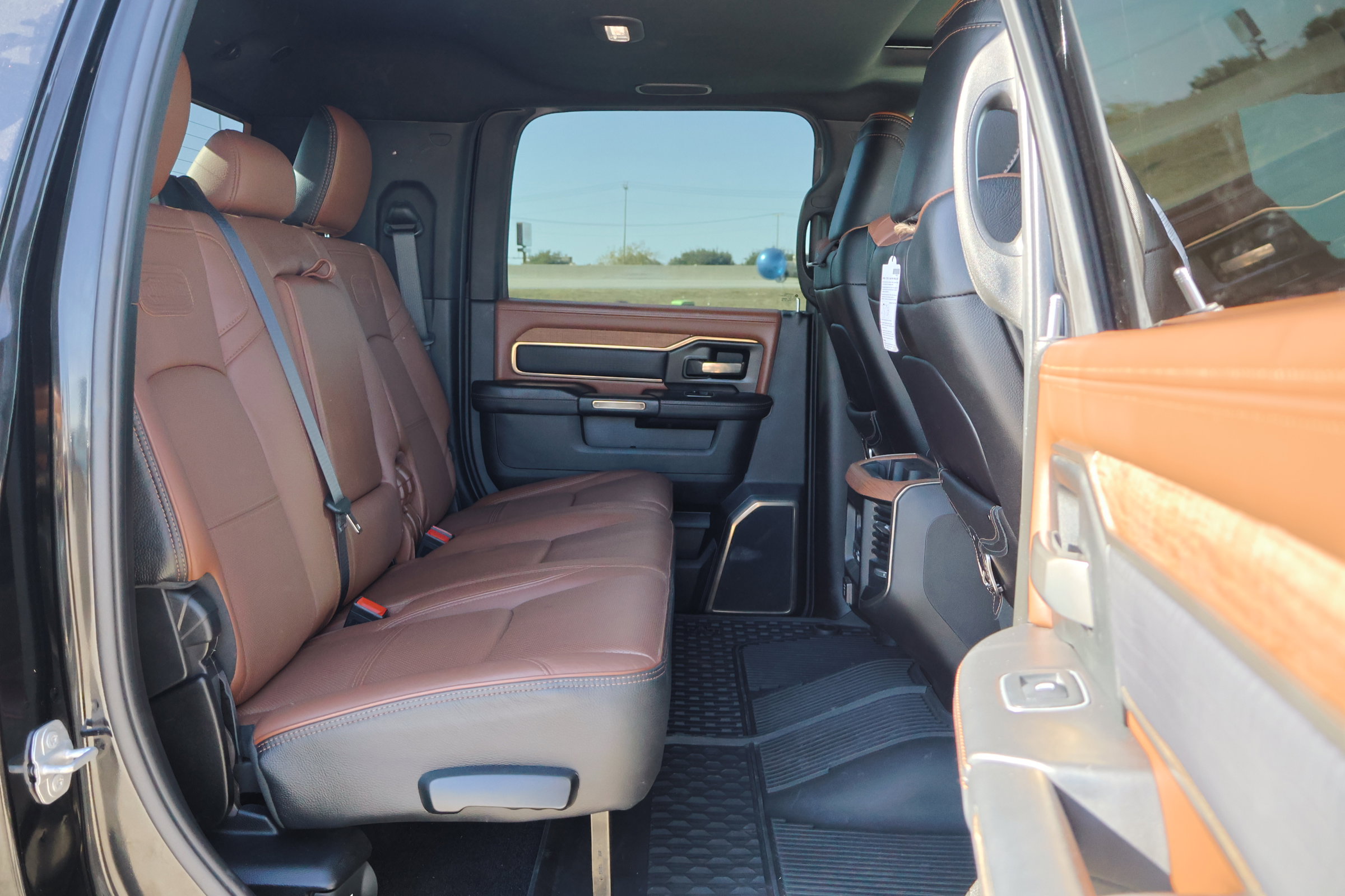 Used 2024 RAM 2500 Limited w/ Towing Technology Group image 28