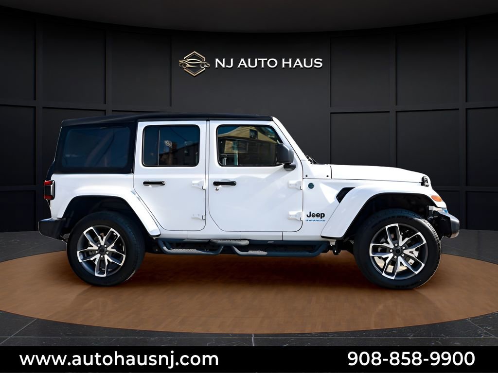 Used 2024 Jeep Wrangler Unlimited w/ Convenience Group image 11
