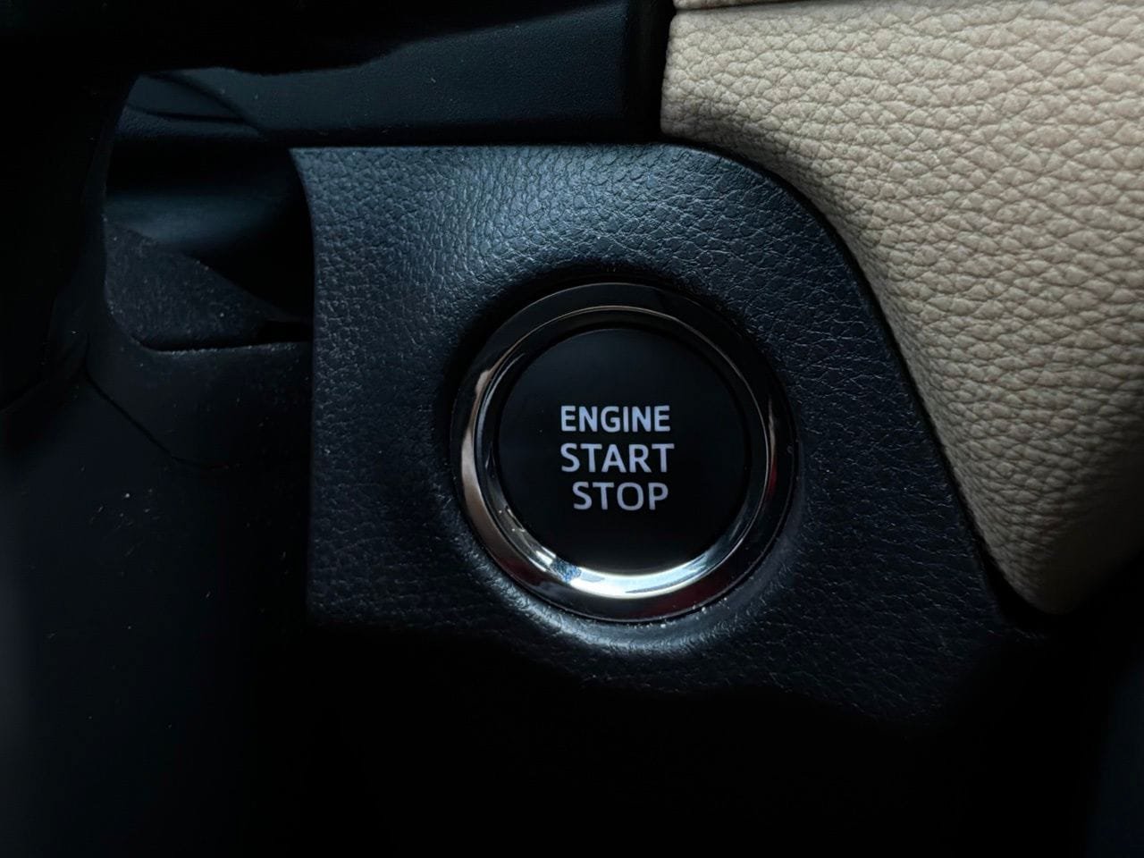 Used 2025 Toyota RAV4 XLE Premium FWD image 33