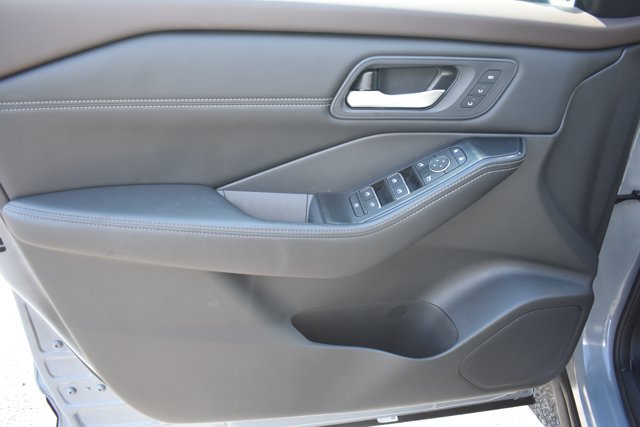 Used 2023 Nissan Rogue SL FWD image 11