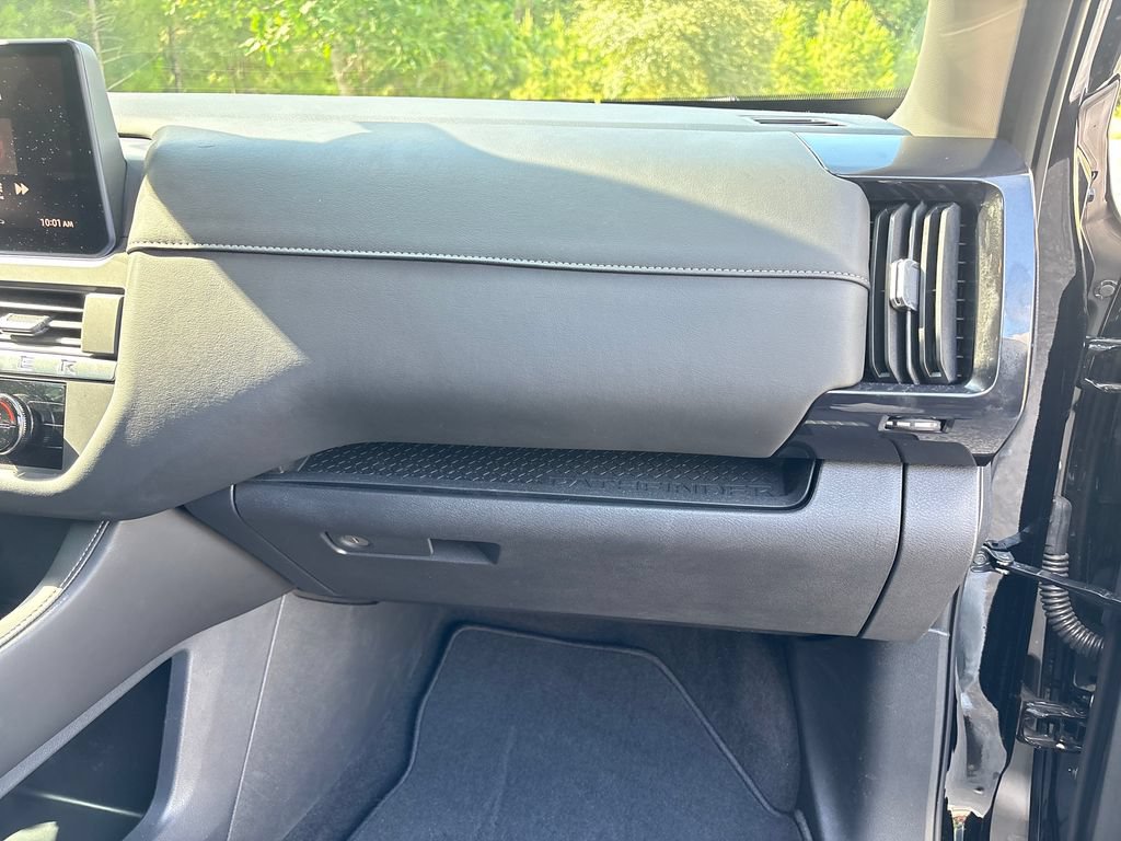 Used 2026 Nissan Pathfinder S FWD image 30