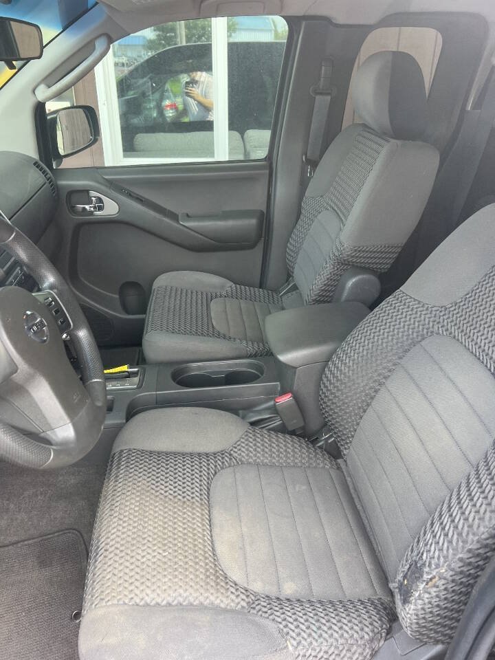 Used 2009 Nissan Frontier SE w/ SE Value Truck Pkg AWD/4WD image 8
