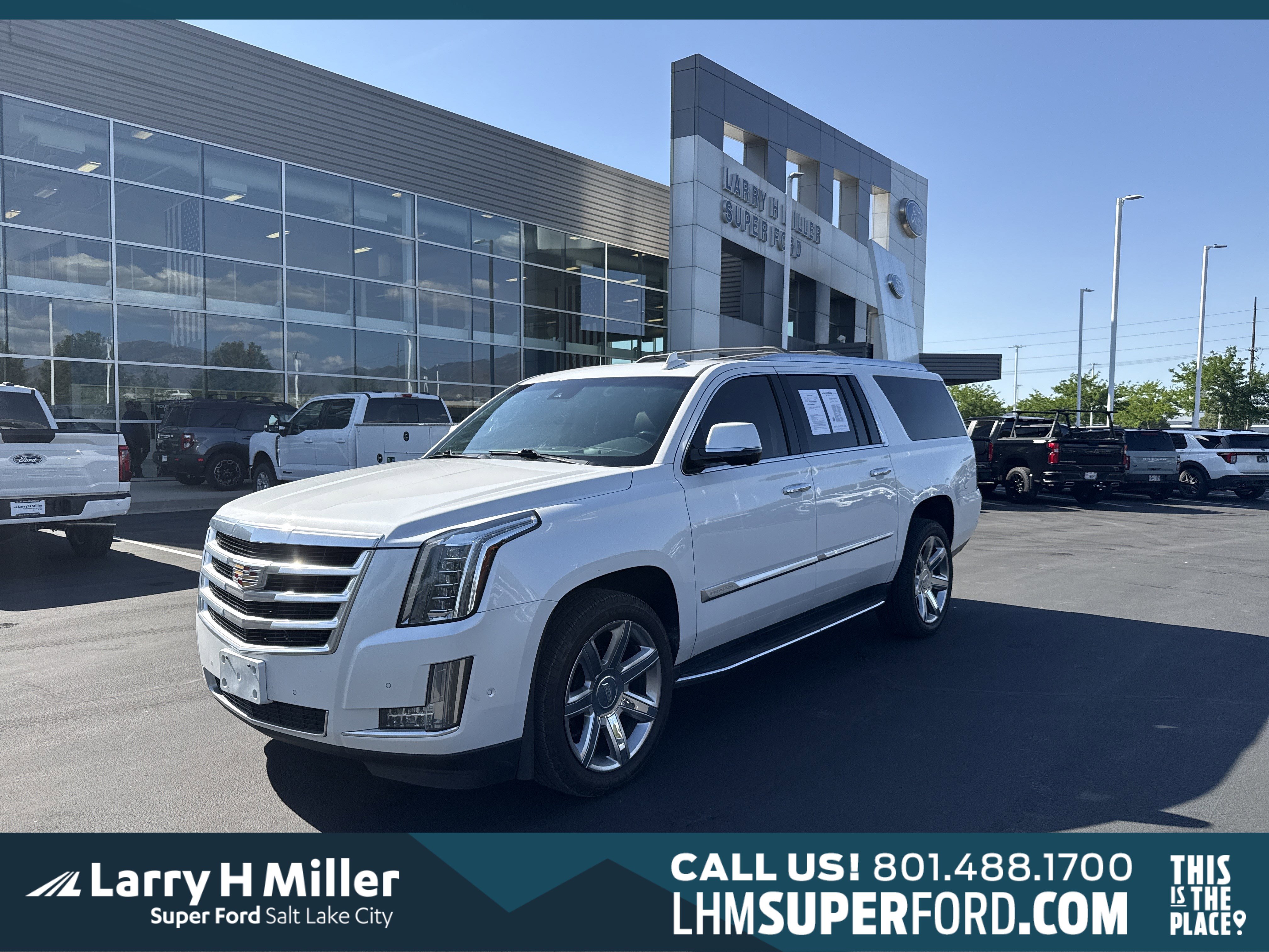 Used 2019 Cadillac Escalade ESV Luxury AWD/4WD image 1