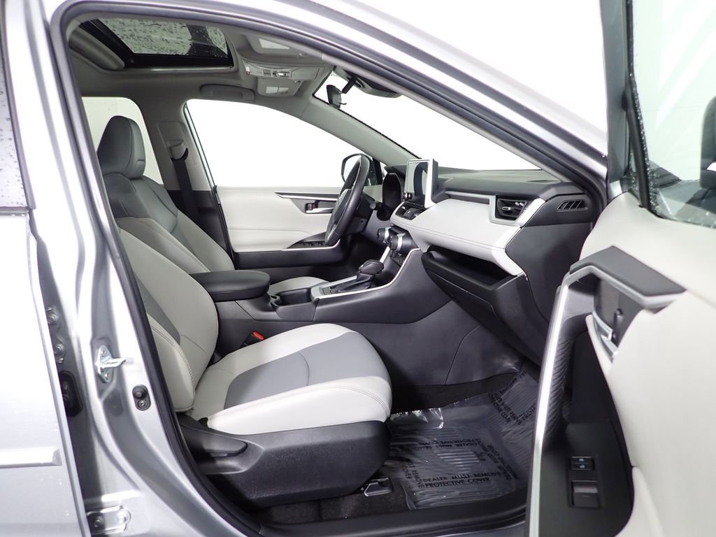 Used 2023 Toyota RAV4 XLE Premium image 45