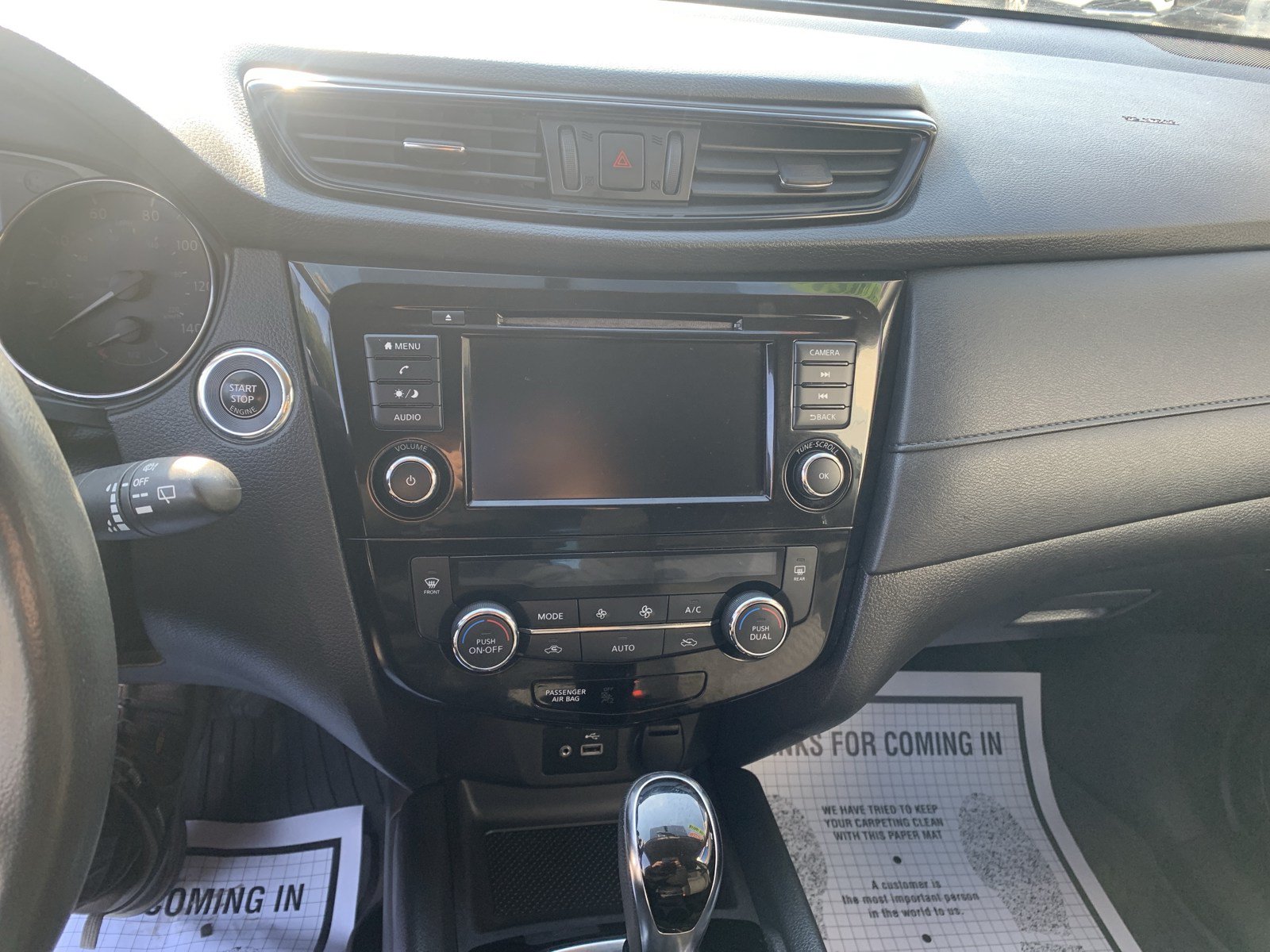 Used 2018 Nissan Rogue SV FWD image 13
