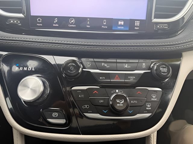 Certified 2024 Chrysler Pacifica Limited FWD image 27