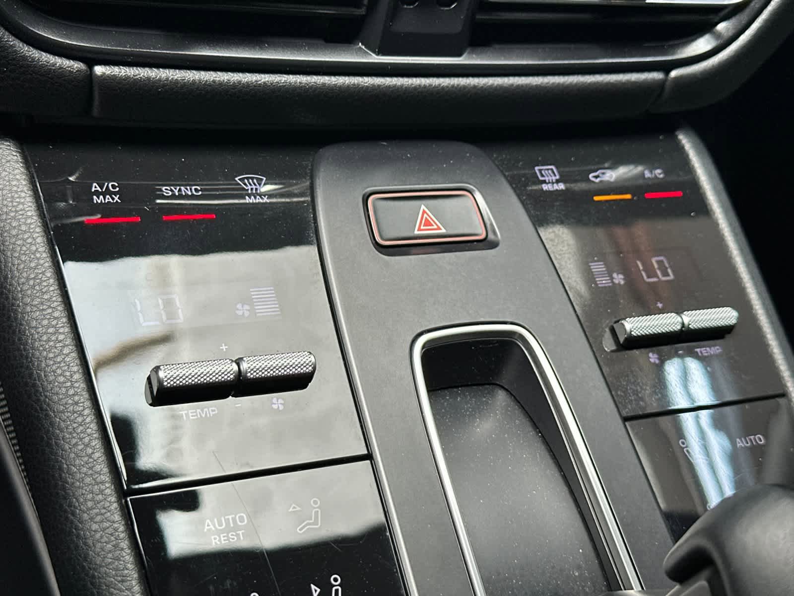Certified 2024 Porsche Macan S AWD/4WD image 24