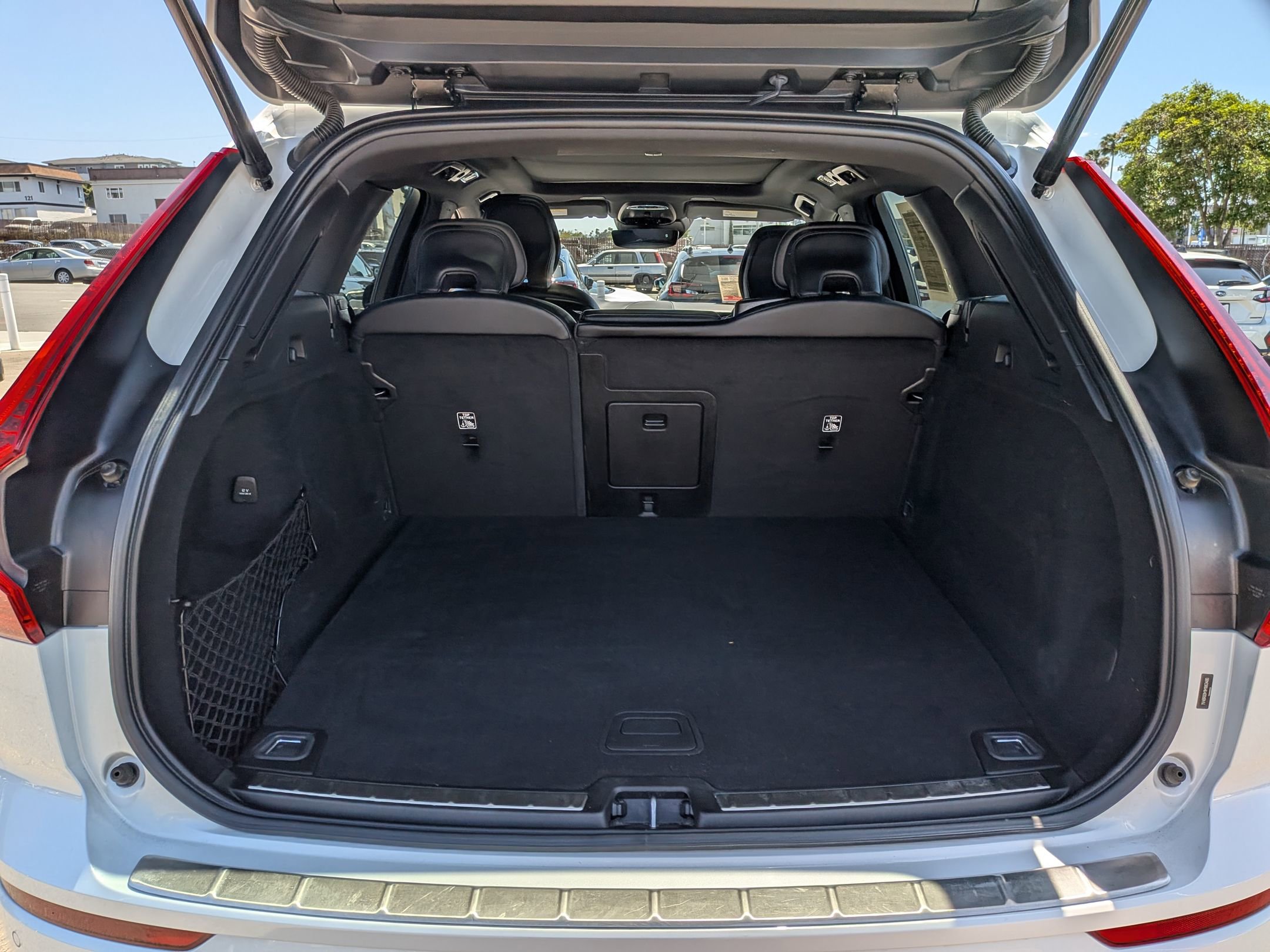 Used 2021 Volvo XC60 T8 R-Design w/ Advanced Package image 32