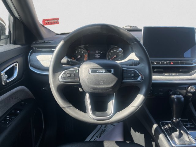 Used 2024 Jeep Compass Latitude AWD/4WD image 12