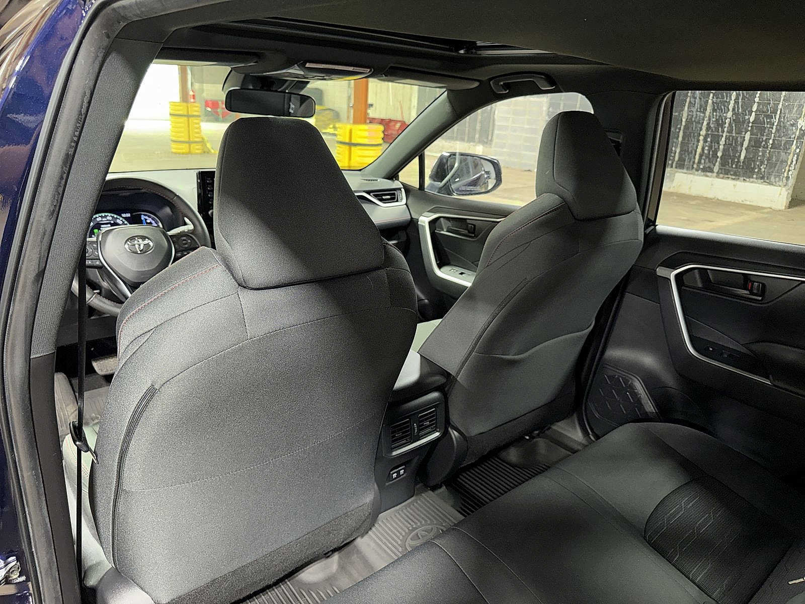 Used 2021 Toyota RAV4 SE w/ Weather & Moonroof Package AWD/4WD image 27