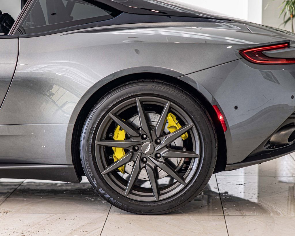 Used 2020 Aston Martin DB11 Coupe image 6