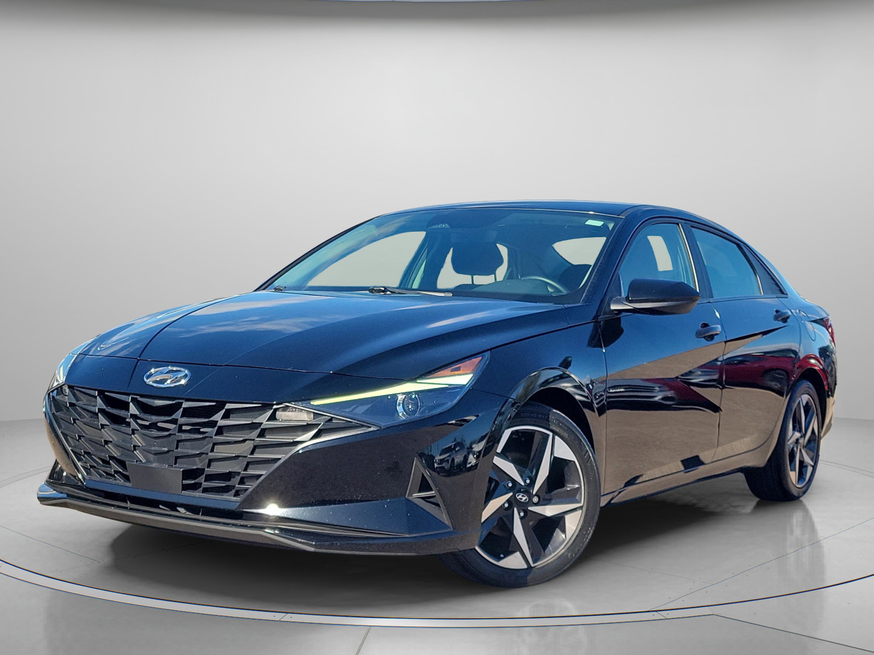 Used 2023 Hyundai Elantra SEL w/ Convenience Package image 2