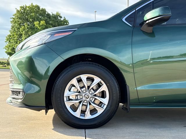 New 2026 Toyota Sienna XLE FWD image 5