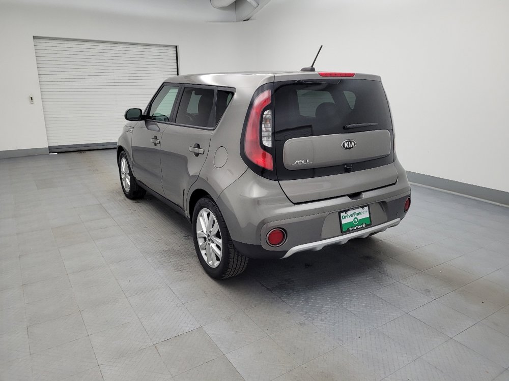 Used 2018 Kia Soul + image 5