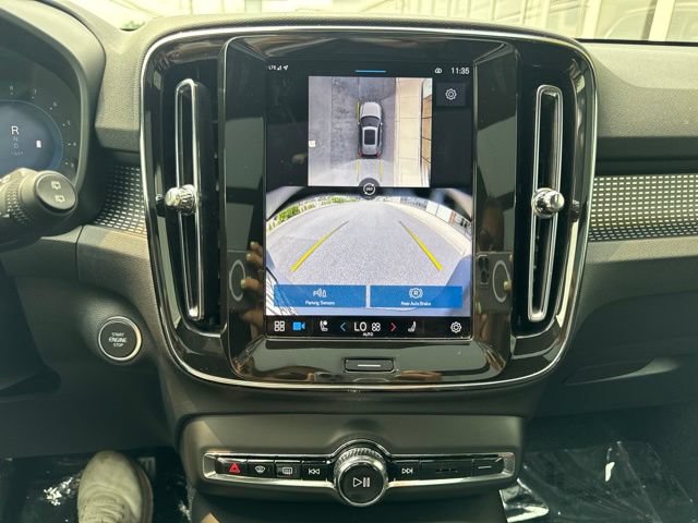 Certified 2025 Volvo XC40 B5 Plus AWD/4WD image 26