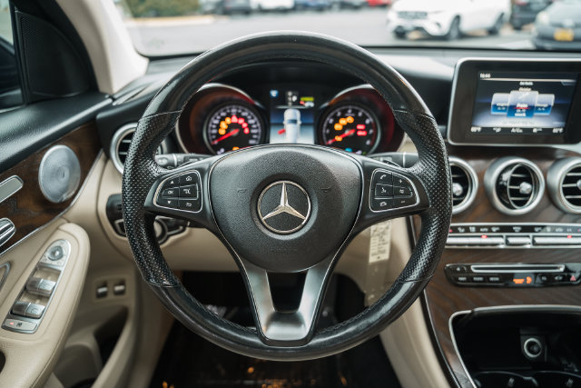 Used 2019 Mercedes-Benz GLC 350e 4MATIC w/ Premium Package image 30