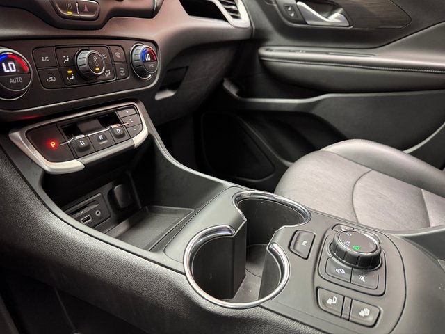 Used 2022 GMC Terrain SLT w/ Tech Package image 19