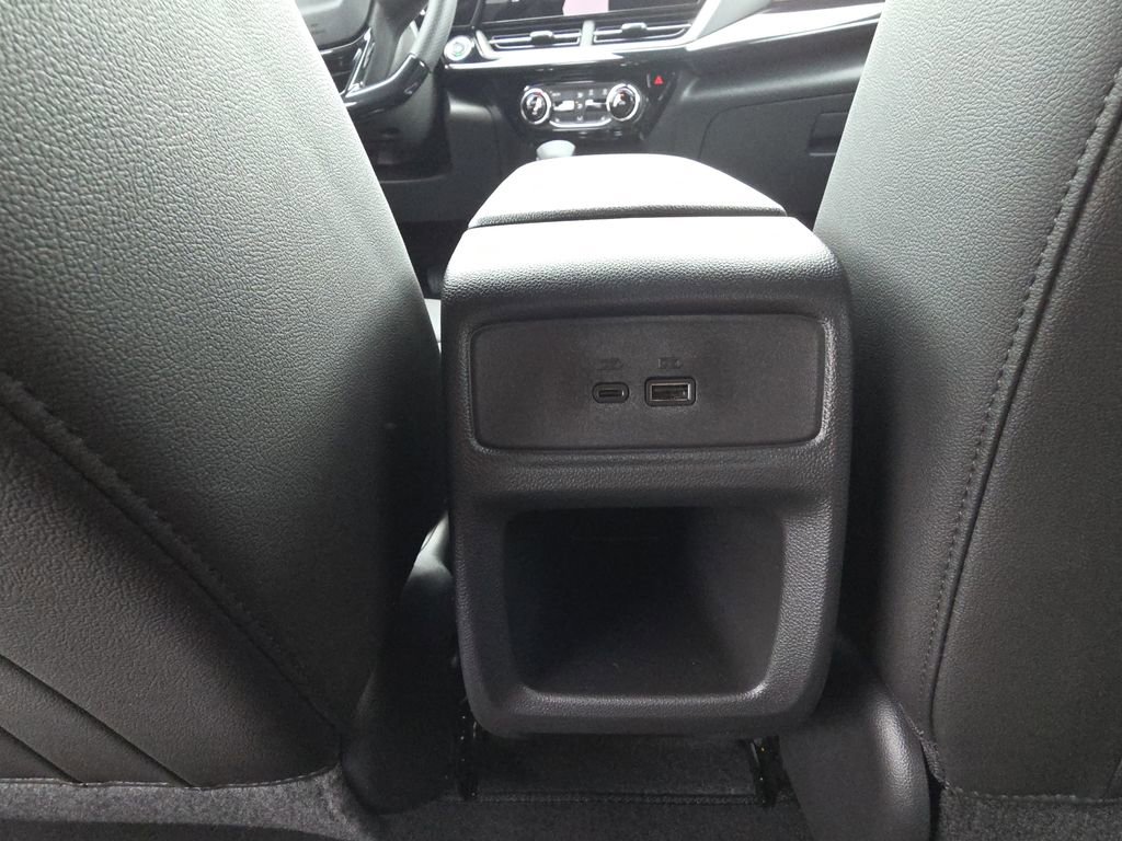 New 2026 Chevrolet Trax RS w/ Sunroof Package FWD image 31