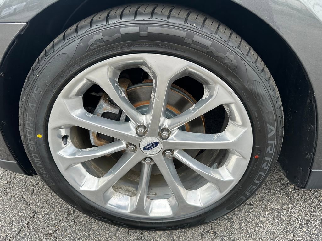 Used 2016 Ford Taurus Limited w/ Equipment Group 301A AWD/4WD image 39