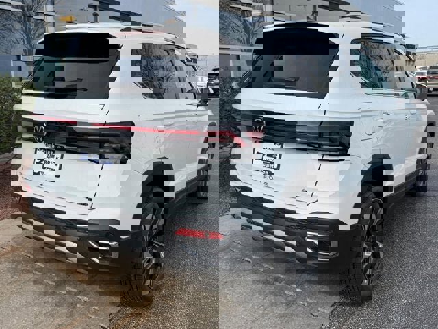 New 2026 Volkswagen Taos SE AWD/4WD image 3