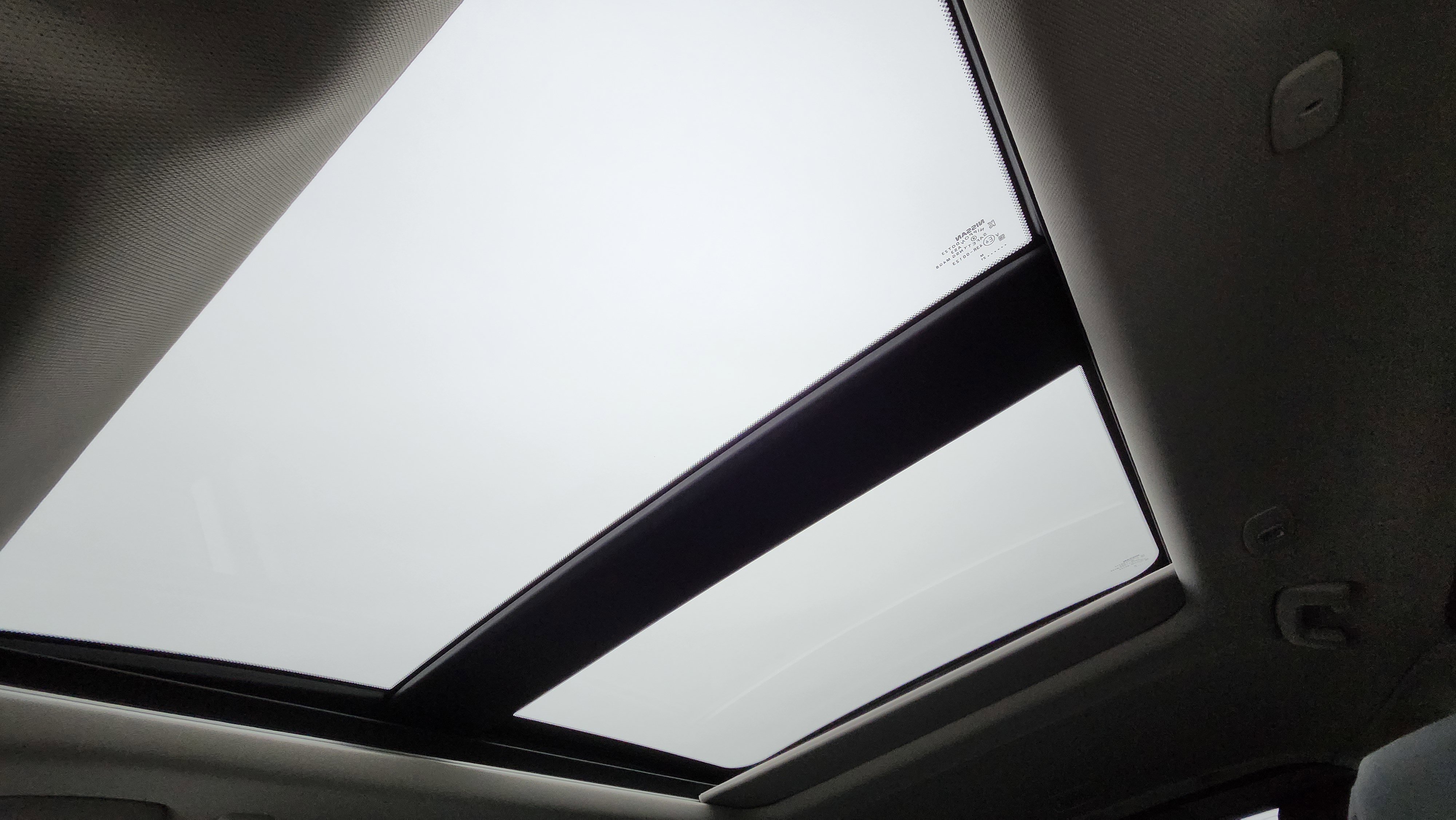 Used 2023 Nissan Rogue SV w/ SV Premium Package image 2