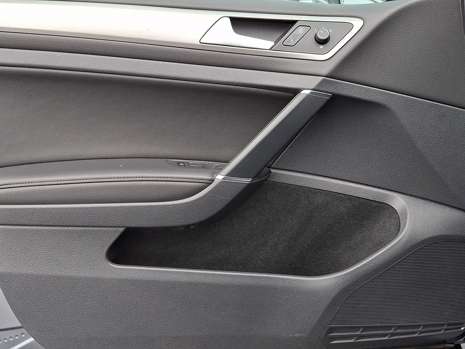 Used 2015 Volkswagen Golf TDI SE image 12