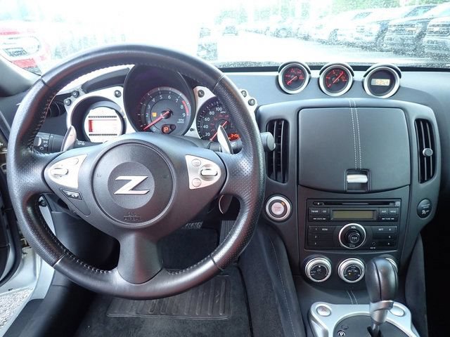 Used 2010 Nissan 370Z Roadster RWD image 20