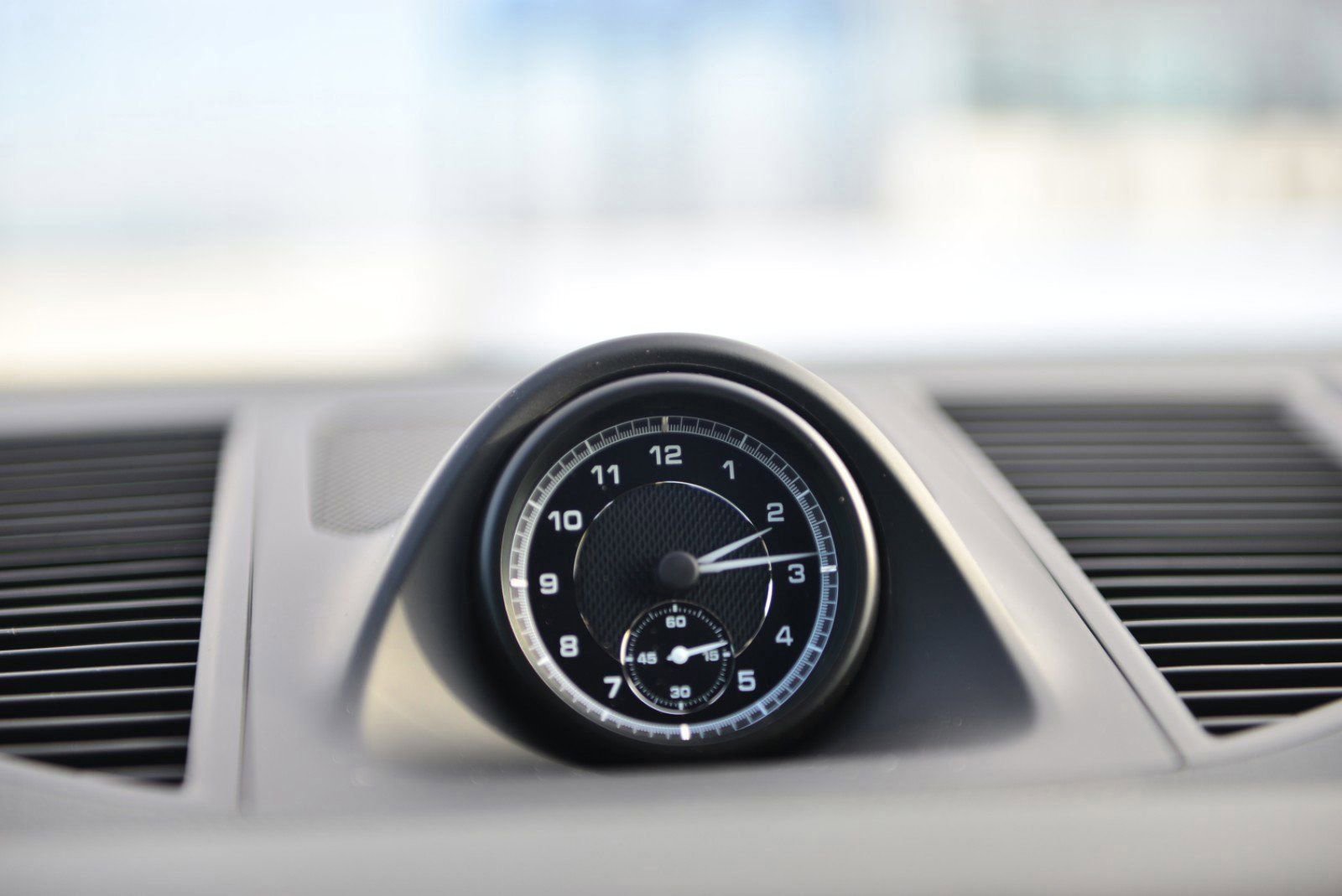 Used 2025 Porsche Macan image 16