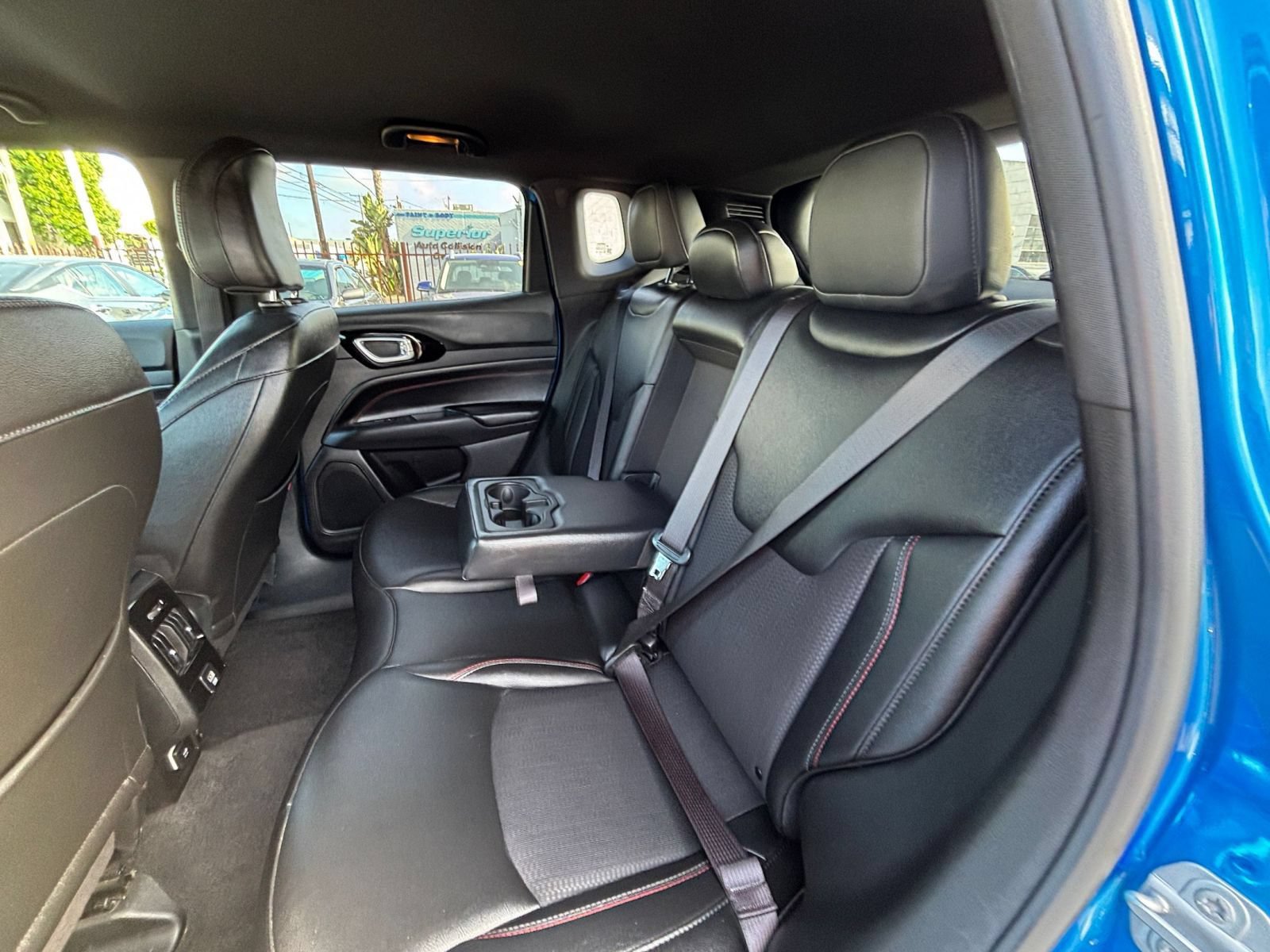 Used 2025 Jeep Compass Trailhawk AWD/4WD image 25