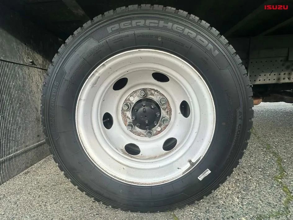 Used 2020 Isuzu NPR image 15