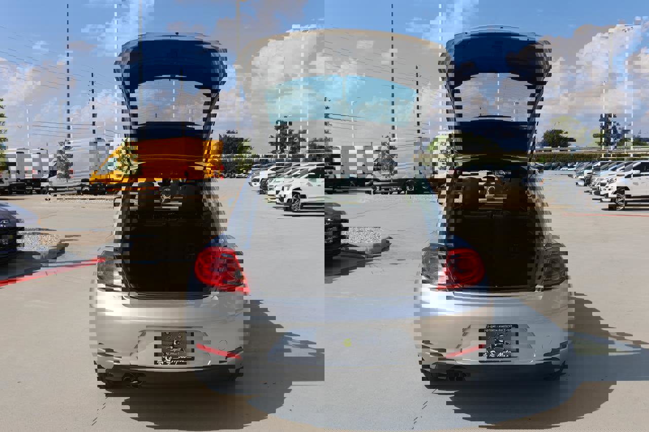 Used 2013 Volkswagen Beetle 2.5 image 8
