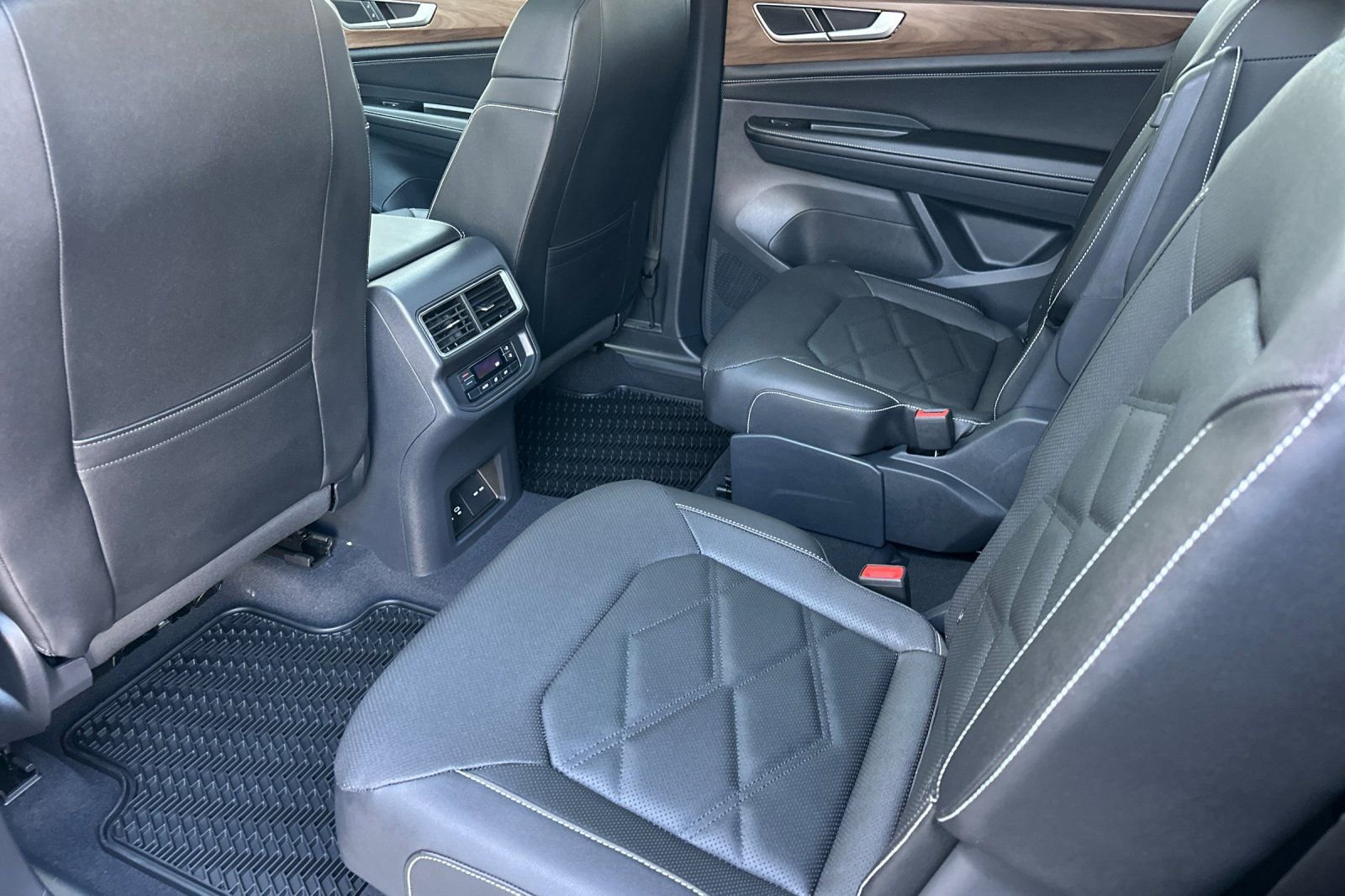 New 2026 Volkswagen Atlas SE image 10