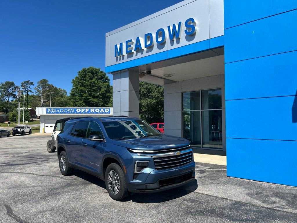 Used 2025 Chevrolet Traverse LT