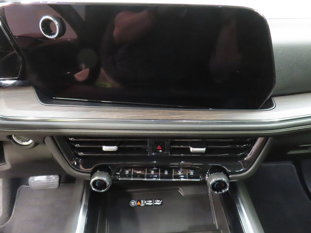 Used 2025 Chevrolet Tahoe Premier w/ Sun And Tow Package AWD/4WD image 17