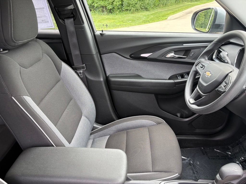 Used 2023 Chevrolet TrailBlazer LT FWD image 28