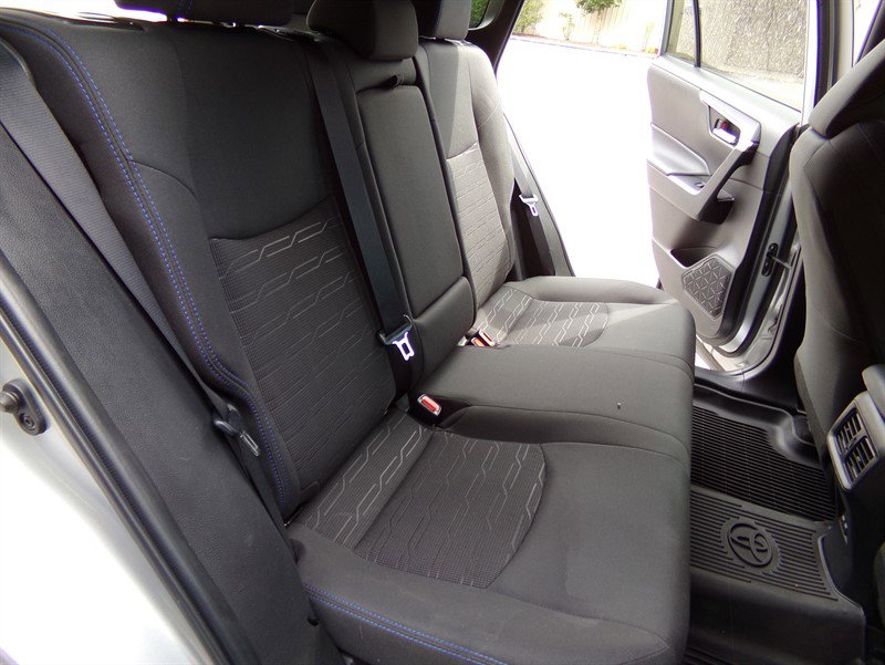 Used 2022 Toyota RAV4 SE image 31