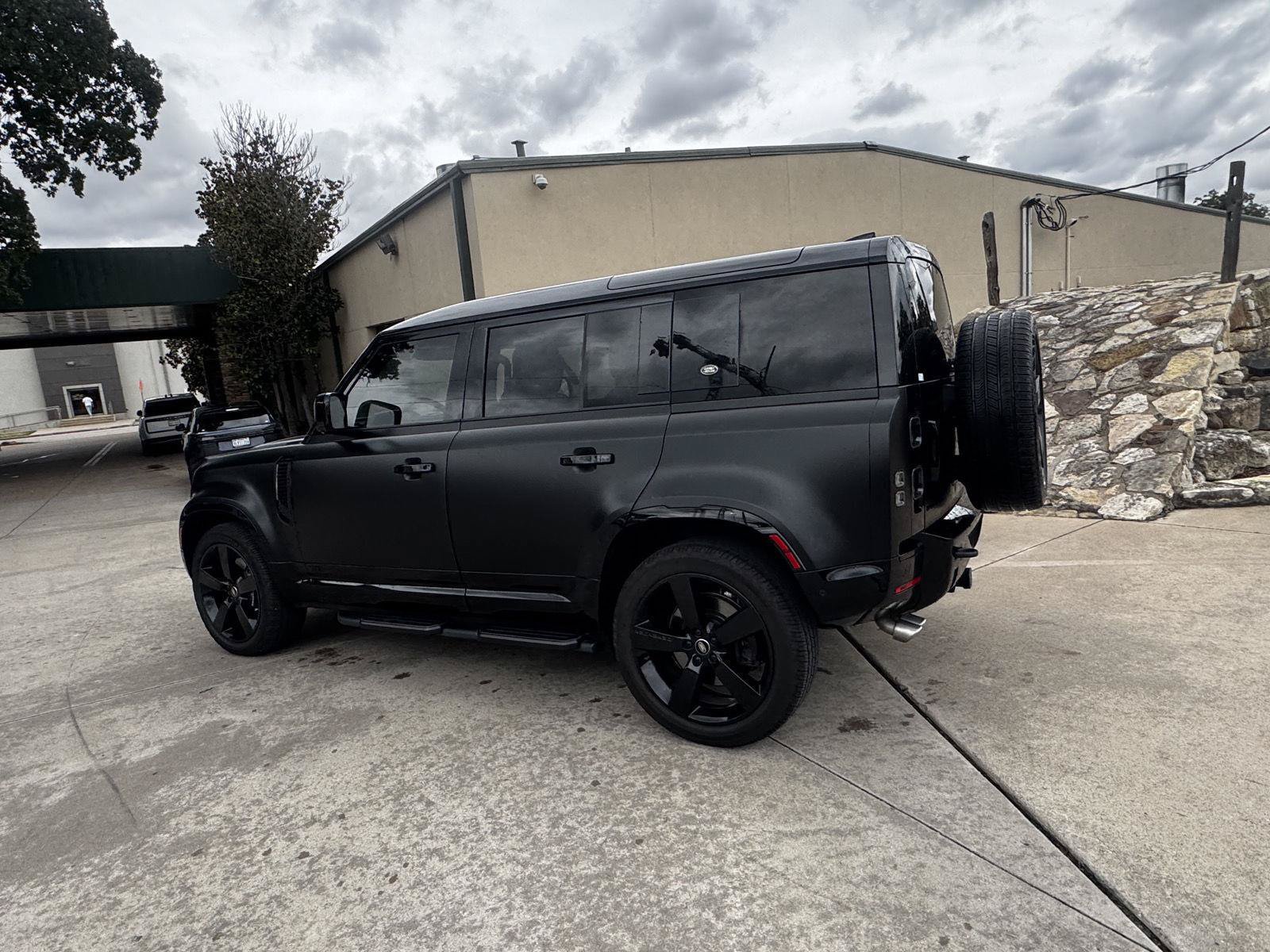 Certified 2024 Land Rover Defender 110 V8 AWD/4WD image 5