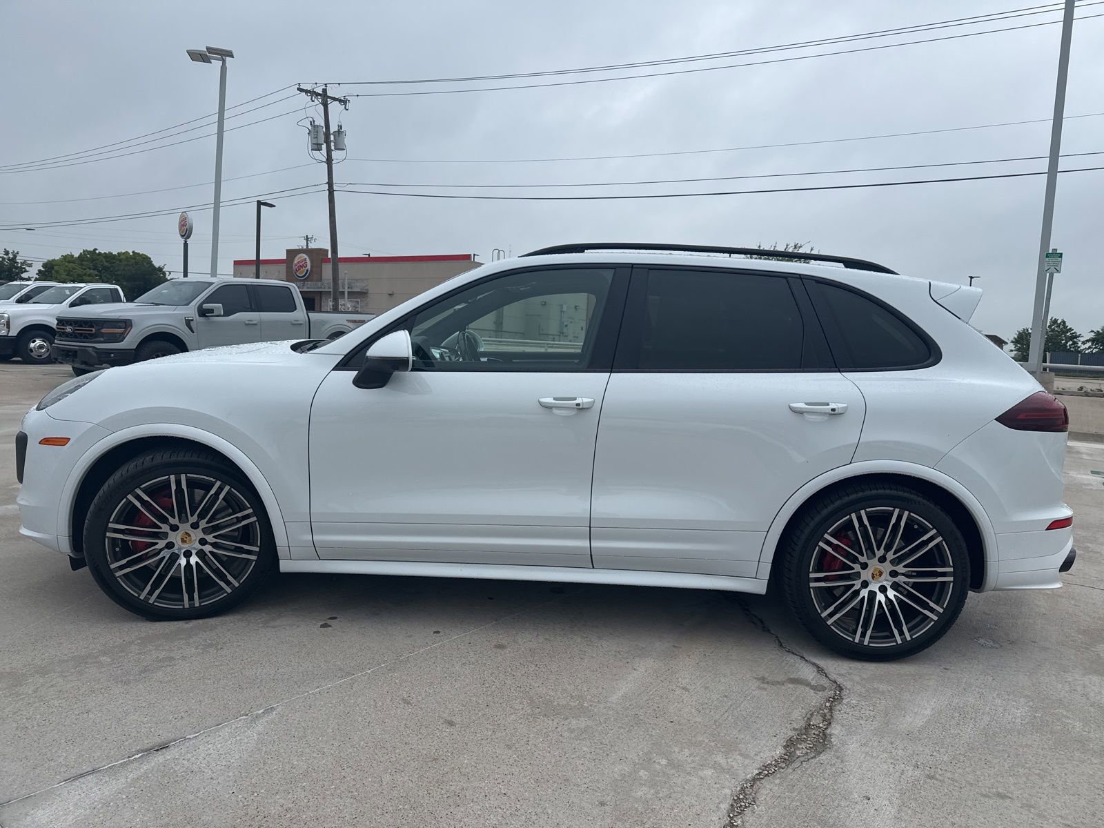 Used 2016 Porsche Cayenne Turbo AWD/4WD image 6